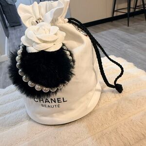 White Beauty Pouch with Pearl and Chain Details